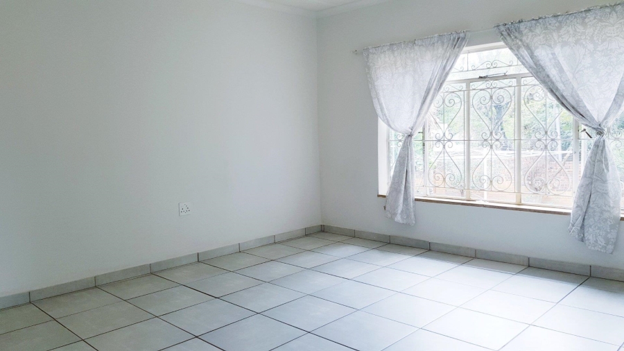 To Let 2 Bedroom Property for Rent in Blairgowrie Gauteng