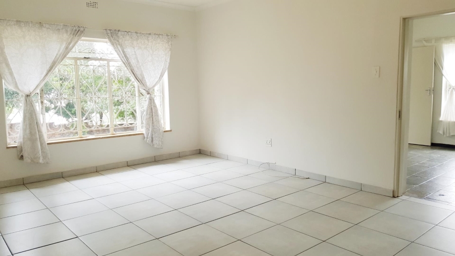 To Let 2 Bedroom Property for Rent in Blairgowrie Gauteng