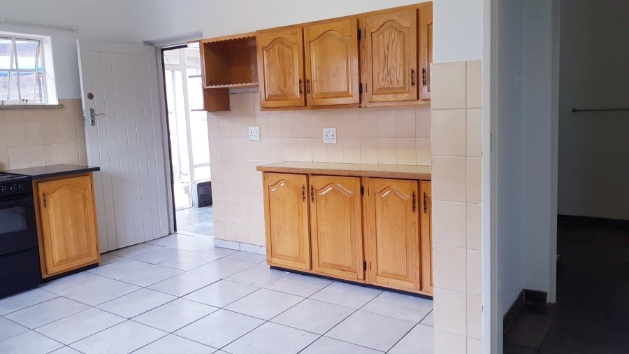 To Let 2 Bedroom Property for Rent in Blairgowrie Gauteng