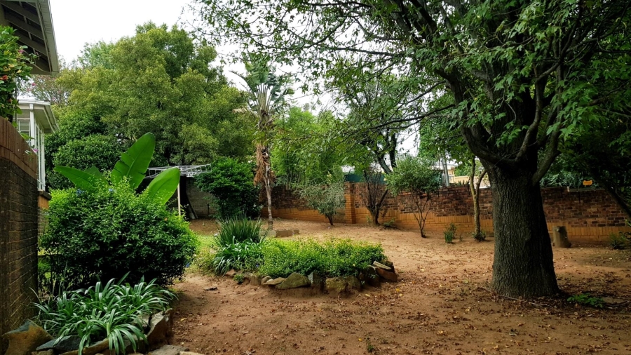 To Let 2 Bedroom Property for Rent in Blairgowrie Gauteng