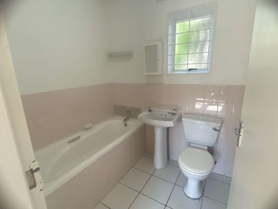 To Let 2 Bedroom Property for Rent in Magaliessig Gauteng