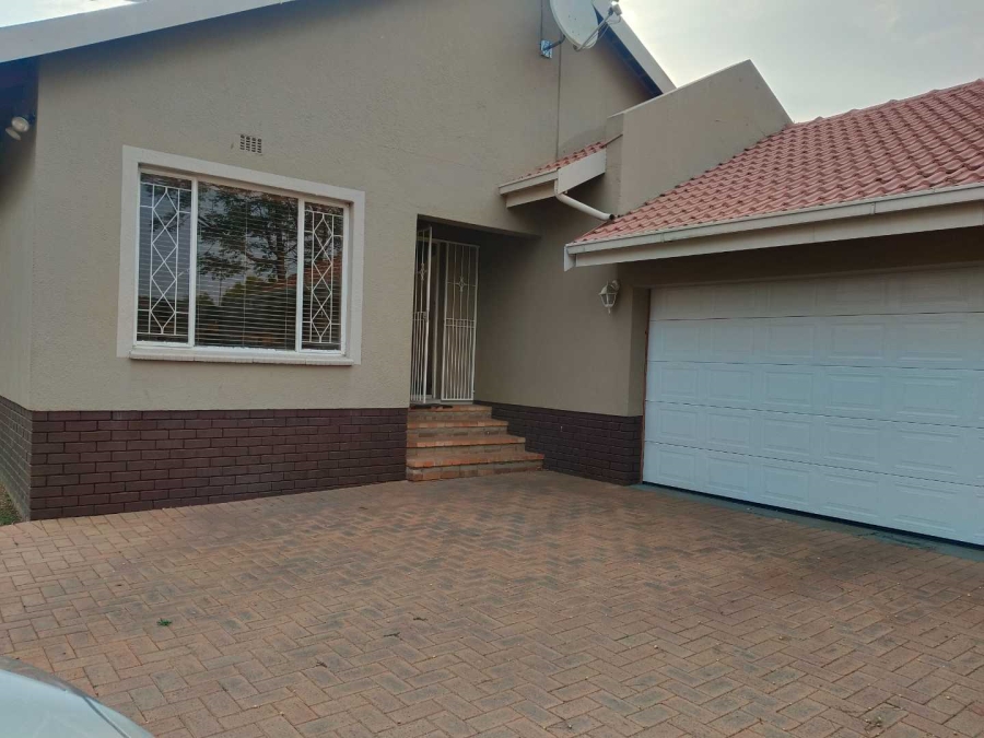 To Let 3 Bedroom Property for Rent in Randhart Gauteng