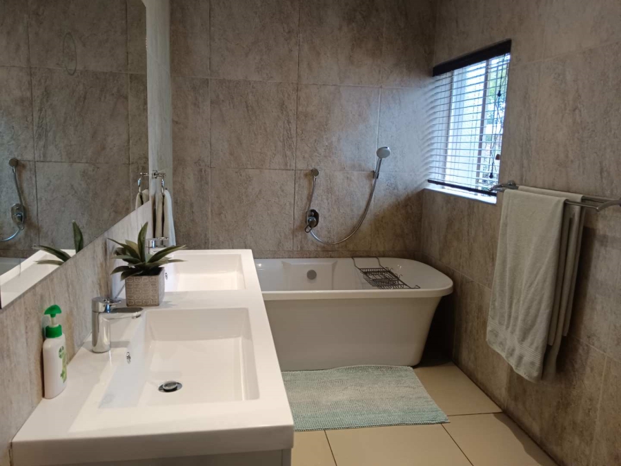 To Let 3 Bedroom Property for Rent in Randhart Gauteng