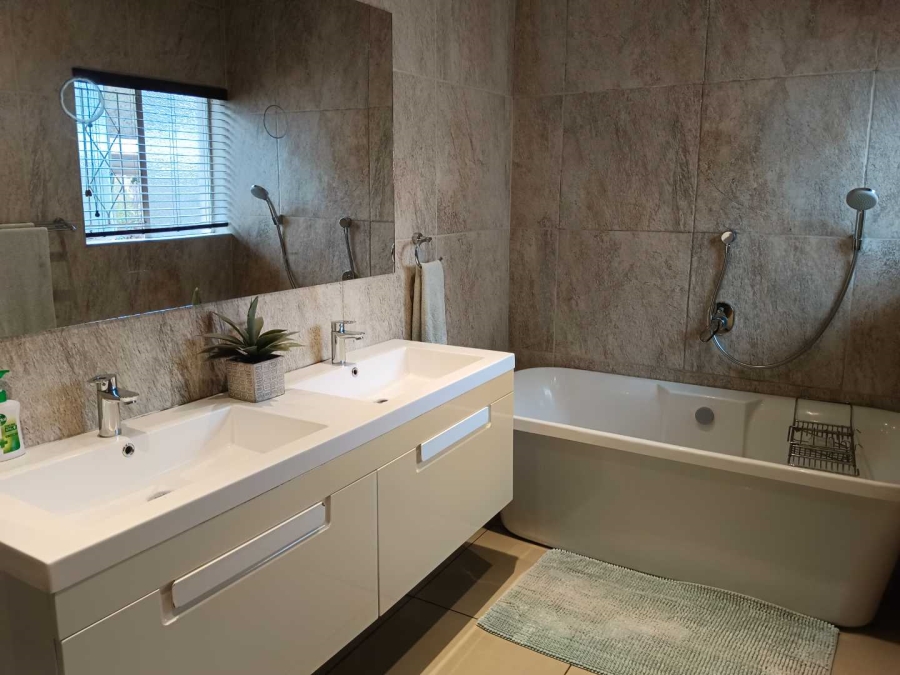 To Let 3 Bedroom Property for Rent in Randhart Gauteng