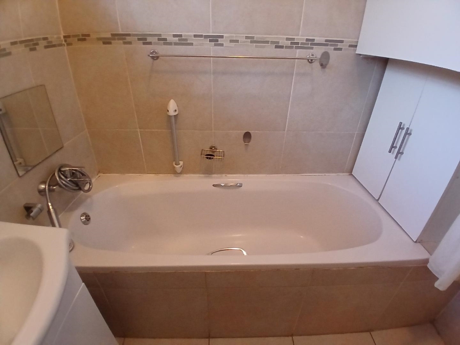 To Let 1 Bedroom Property for Rent in Lambton Gauteng