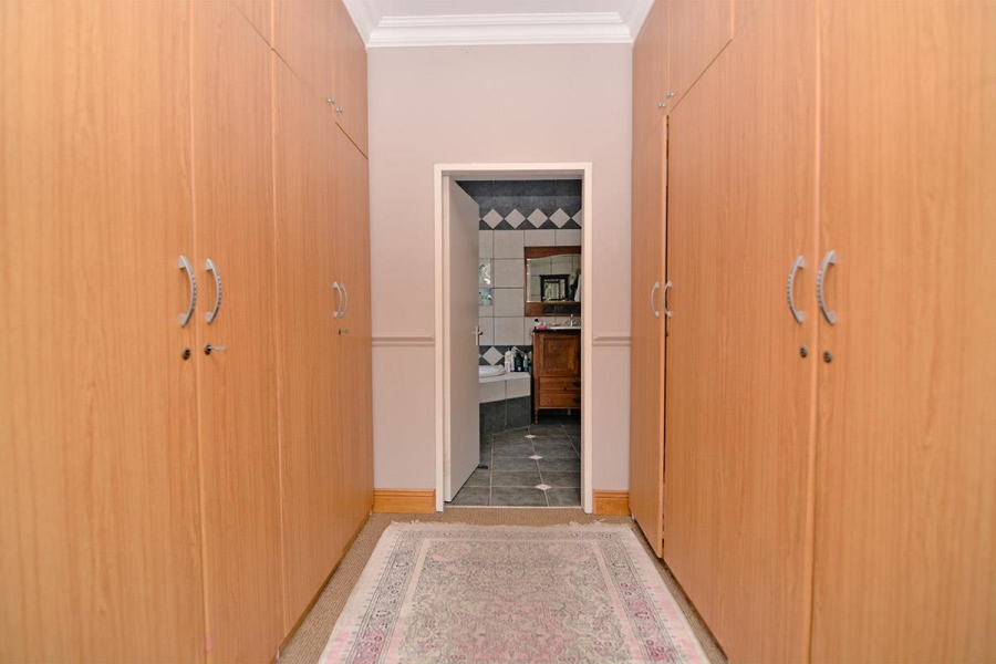 6 Bedroom Property for Sale in Glenhazel Gauteng