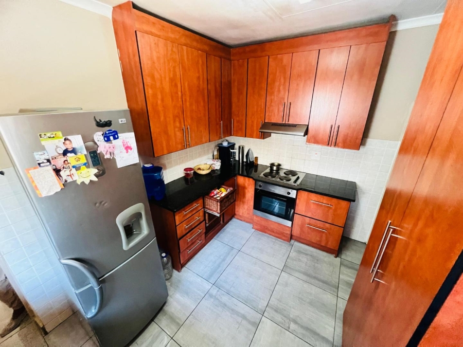 4 Bedroom Property for Sale in Mountain View Gauteng