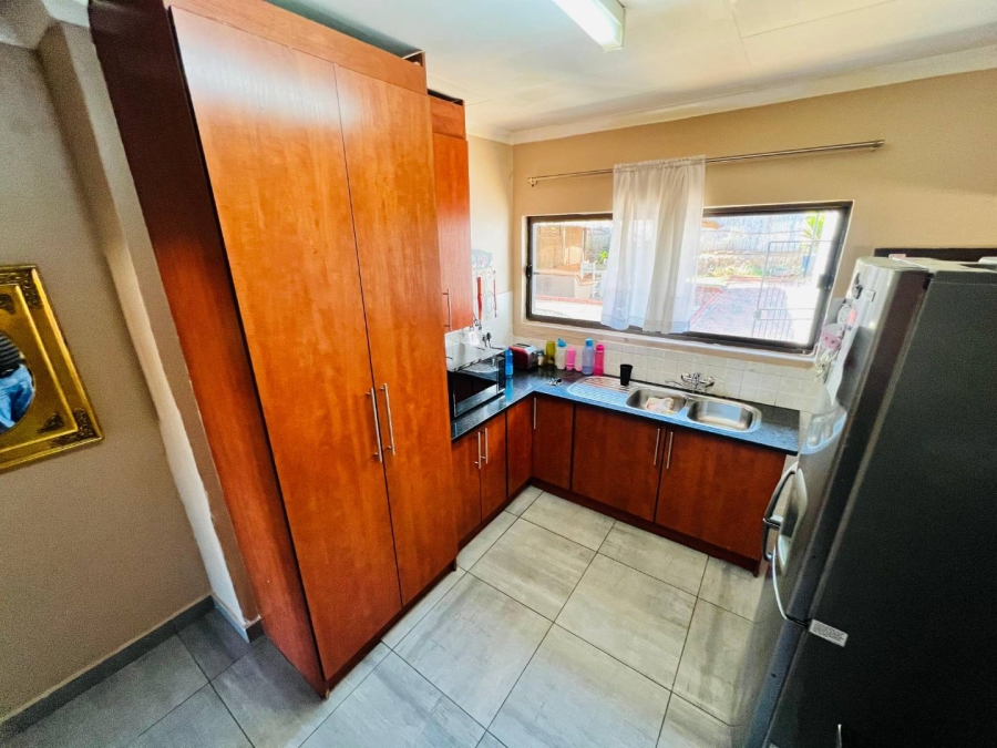 4 Bedroom Property for Sale in Mountain View Gauteng