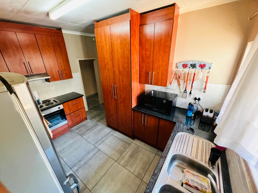 4 Bedroom Property for Sale in Mountain View Gauteng