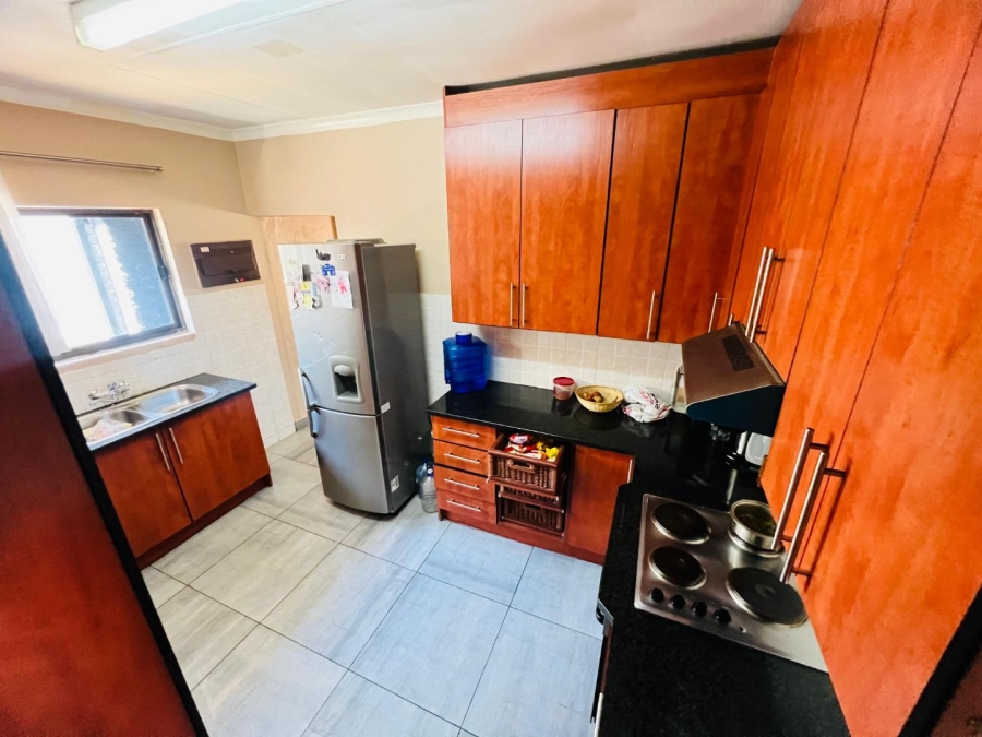 4 Bedroom Property for Sale in Mountain View Gauteng