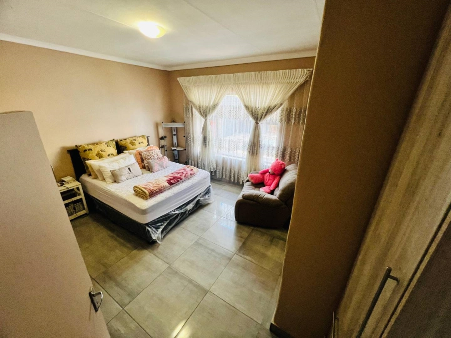 4 Bedroom Property for Sale in Mountain View Gauteng