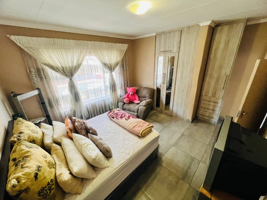 4 Bedroom Property for Sale in Mountain View Gauteng