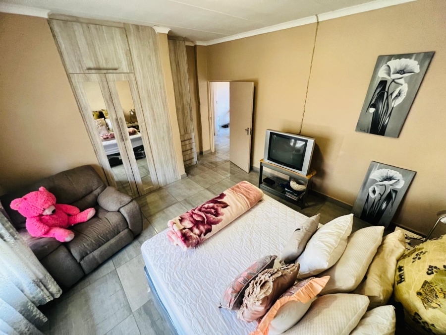 4 Bedroom Property for Sale in Mountain View Gauteng