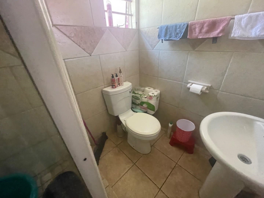 2 Bedroom Property for Sale in Glen Marais Gauteng