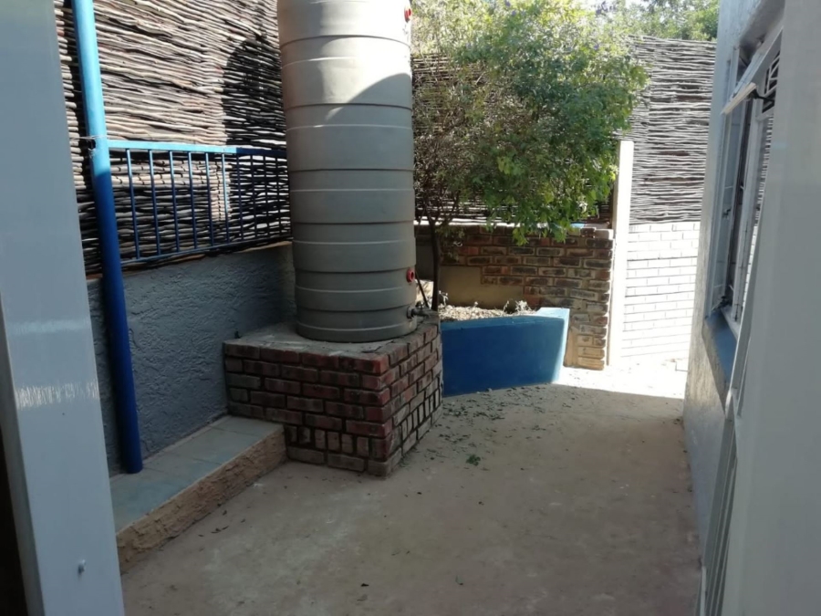 To Let 1 Bedroom Property for Rent in Queenswood Gauteng