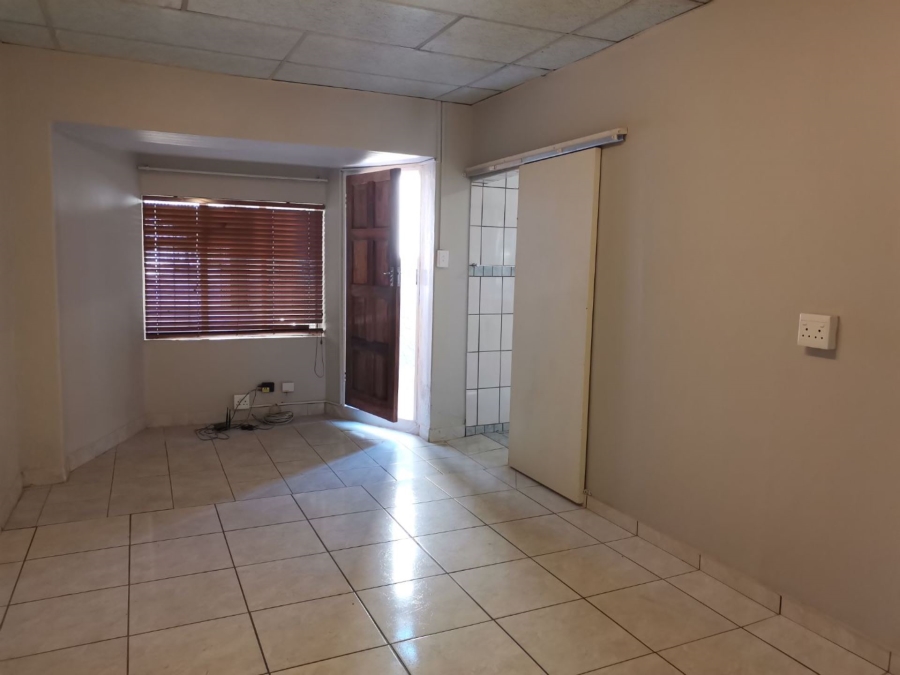 To Let 1 Bedroom Property for Rent in Queenswood Gauteng