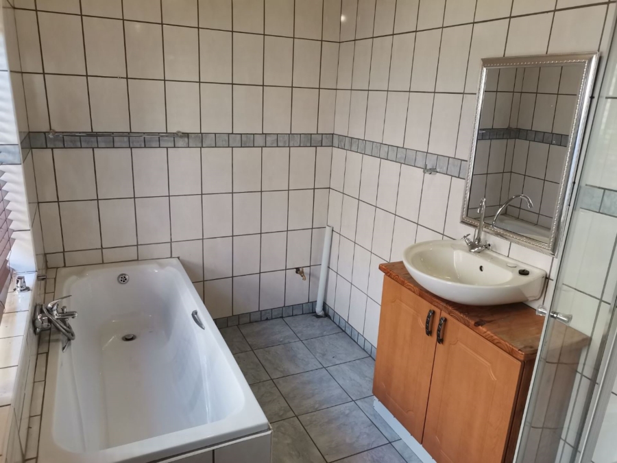 To Let 1 Bedroom Property for Rent in Queenswood Gauteng