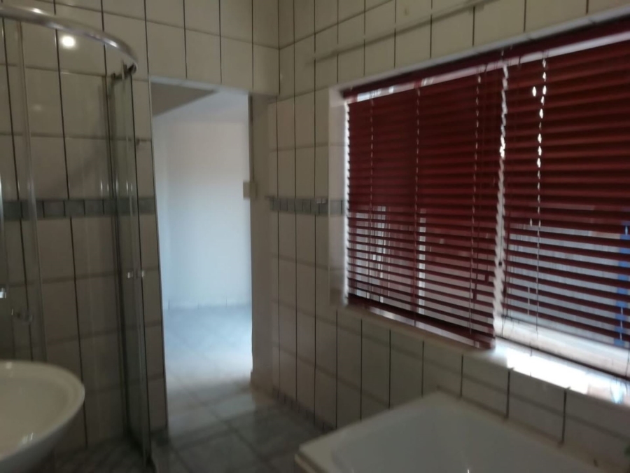 To Let 1 Bedroom Property for Rent in Queenswood Gauteng