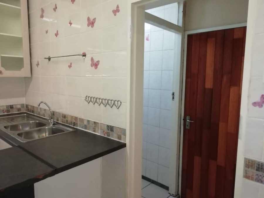 To Let 1 Bedroom Property for Rent in Queenswood Gauteng