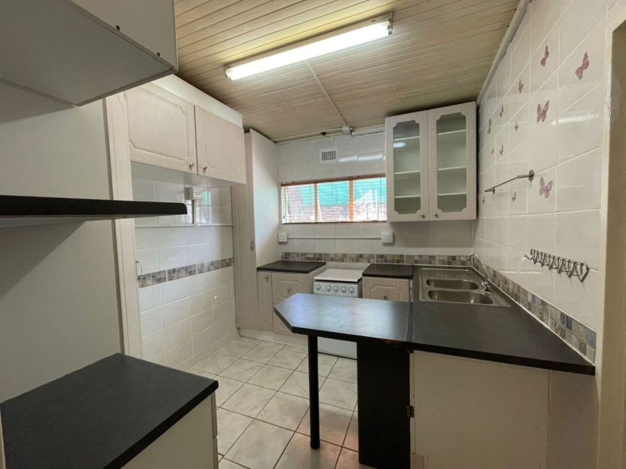 To Let 1 Bedroom Property for Rent in Queenswood Gauteng