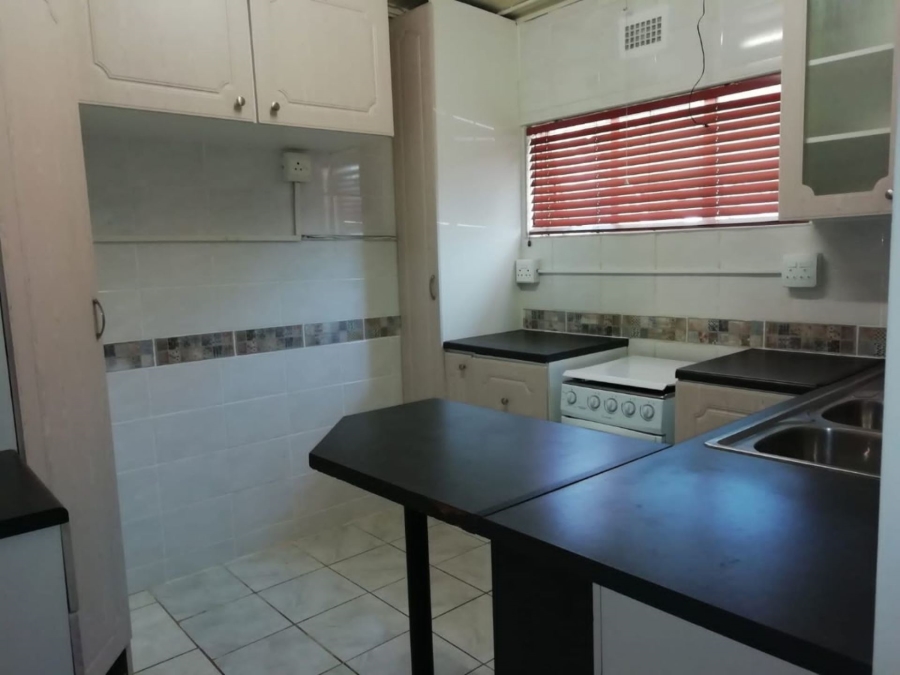 To Let 1 Bedroom Property for Rent in Queenswood Gauteng