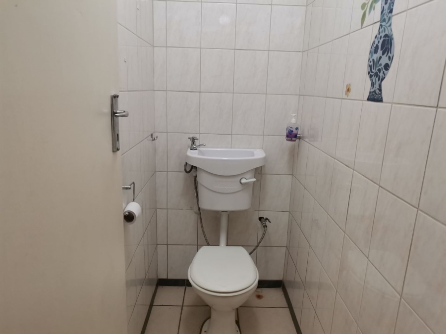 To Let 1 Bedroom Property for Rent in Queenswood Gauteng