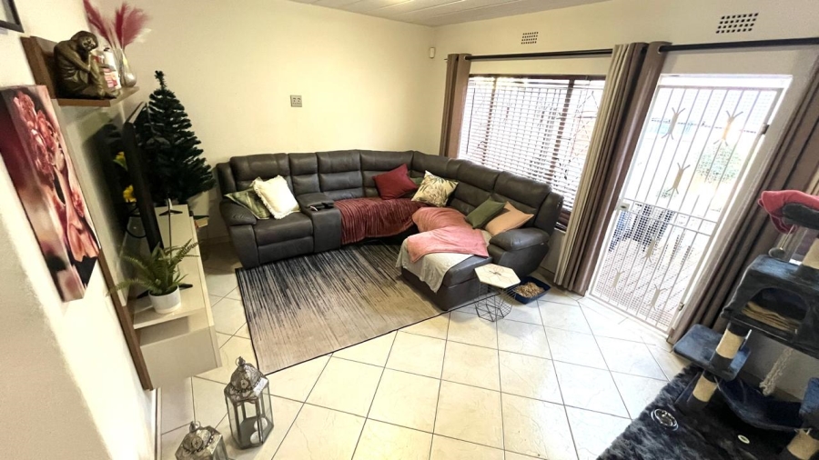 To Let 3 Bedroom Property for Rent in Verwoerdpark Gauteng