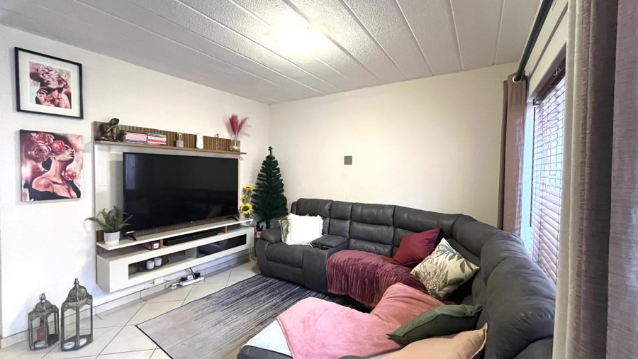 To Let 3 Bedroom Property for Rent in Verwoerdpark Gauteng