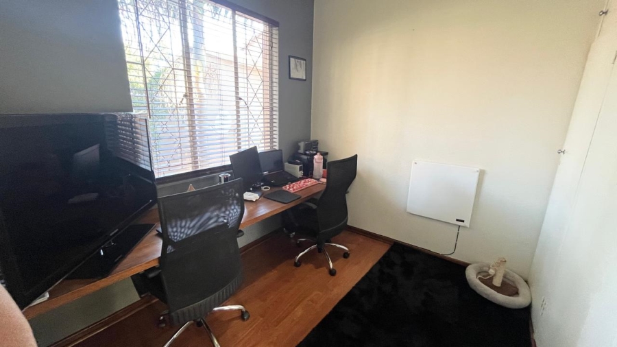 To Let 3 Bedroom Property for Rent in Verwoerdpark Gauteng