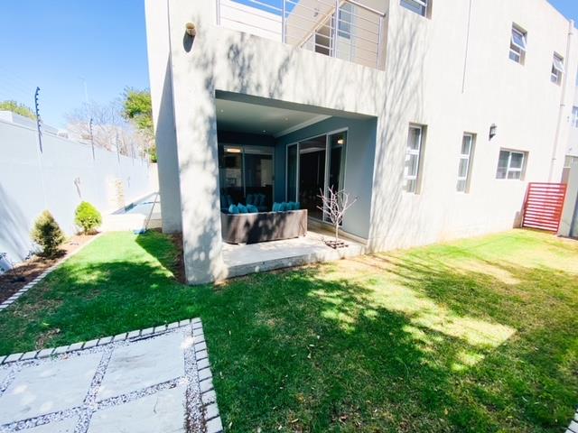 To Let 4 Bedroom Property for Rent in Sandown Gauteng