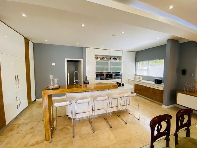 To Let 4 Bedroom Property for Rent in Sandown Gauteng