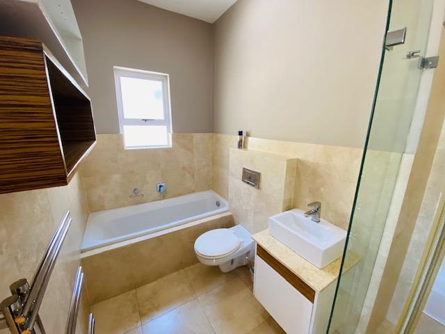 To Let 4 Bedroom Property for Rent in Sandown Gauteng