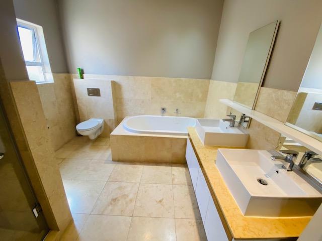 To Let 4 Bedroom Property for Rent in Sandown Gauteng