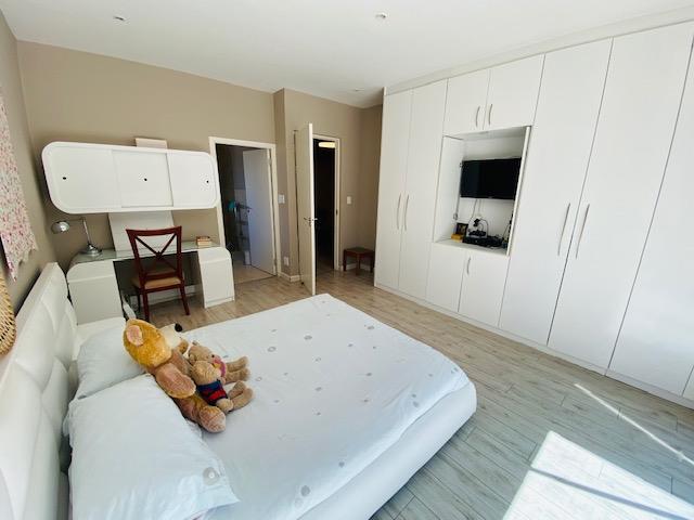 To Let 4 Bedroom Property for Rent in Sandown Gauteng