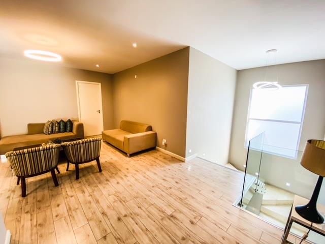 To Let 4 Bedroom Property for Rent in Sandown Gauteng