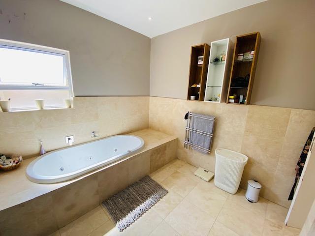 To Let 4 Bedroom Property for Rent in Sandown Gauteng