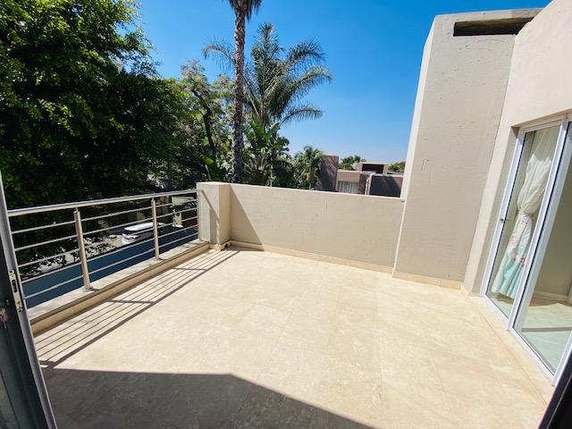 To Let 4 Bedroom Property for Rent in Sandown Gauteng