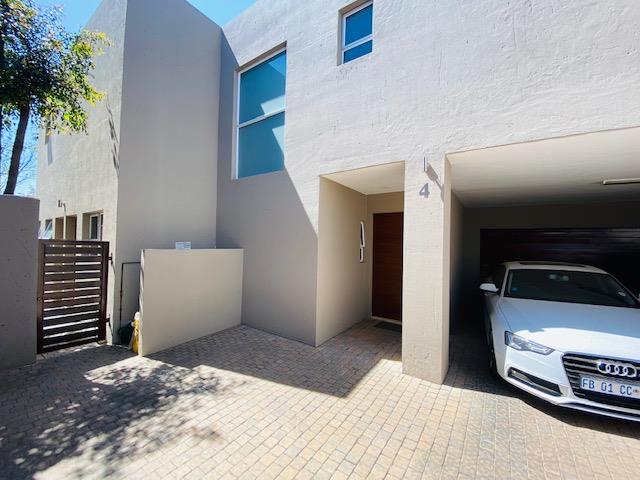 To Let 4 Bedroom Property for Rent in Sandown Gauteng