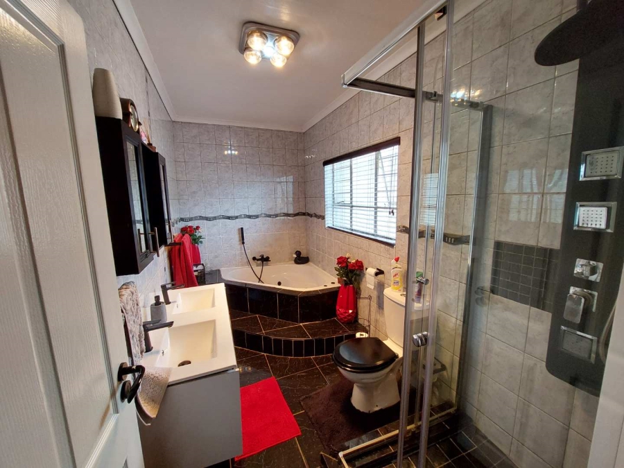 3 Bedroom Property for Sale in Northcliff Gauteng