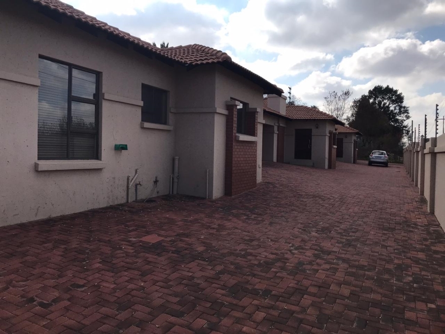 To Let 2 Bedroom Property for Rent in Brackenhurst Gauteng