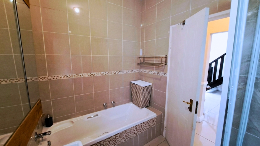 2 Bedroom Property for Sale in Melrose Estate Gauteng