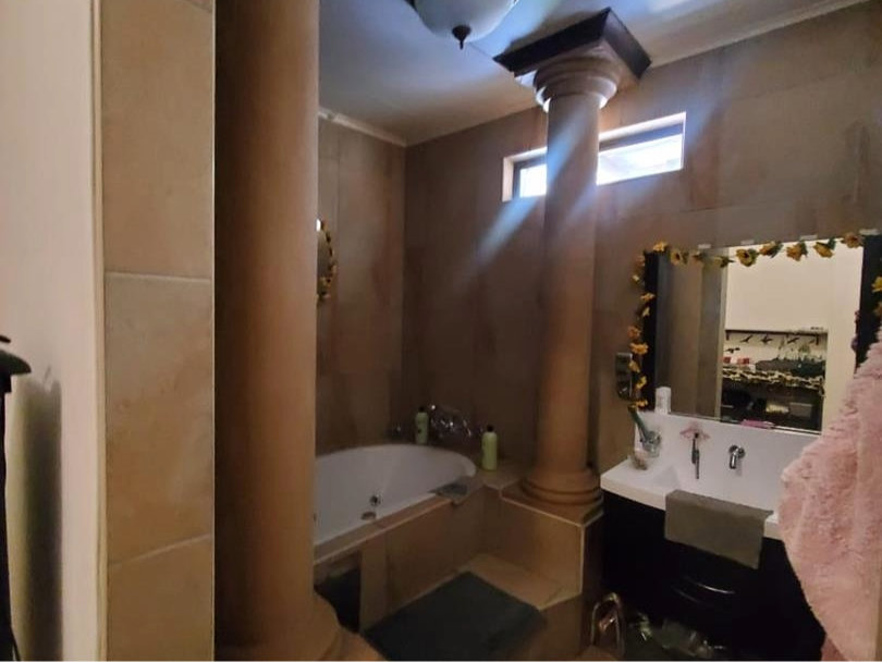 6 Bedroom Property for Sale in Benoni South Gauteng