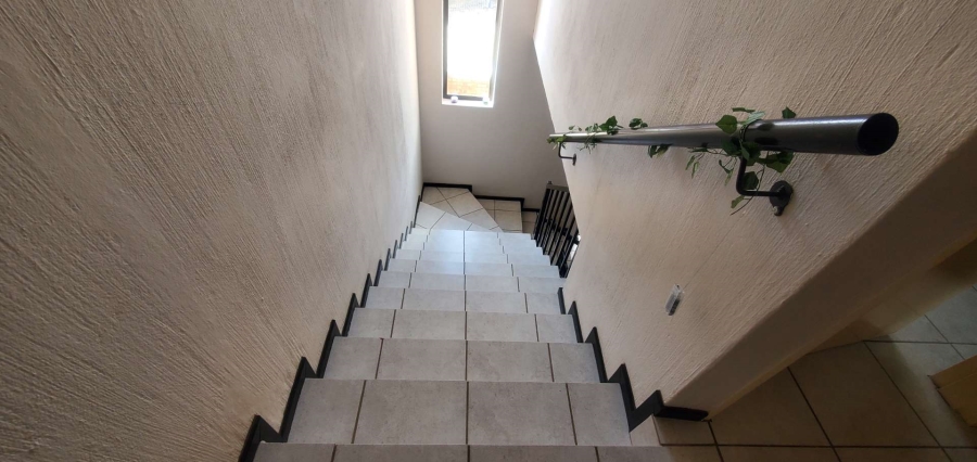 2 Bedroom Property for Sale in Helderkruin Gauteng