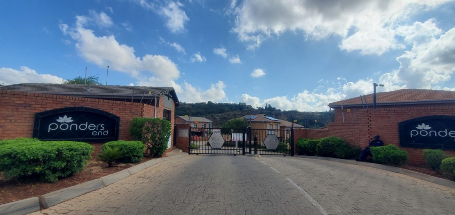 2 Bedroom Property for Sale in Helderkruin Gauteng