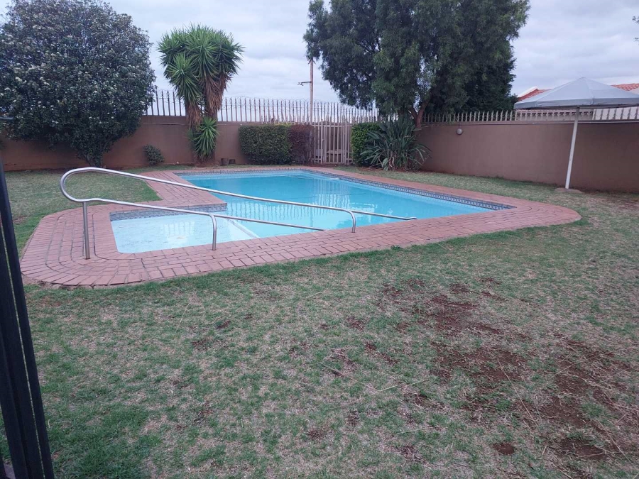 To Let 2 Bedroom Property for Rent in Meyersdal Gauteng