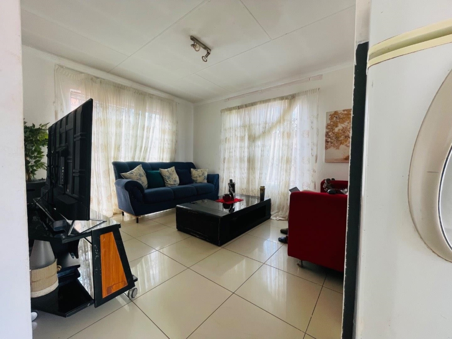 To Let 3 Bedroom Property for Rent in Groblerpark Gauteng