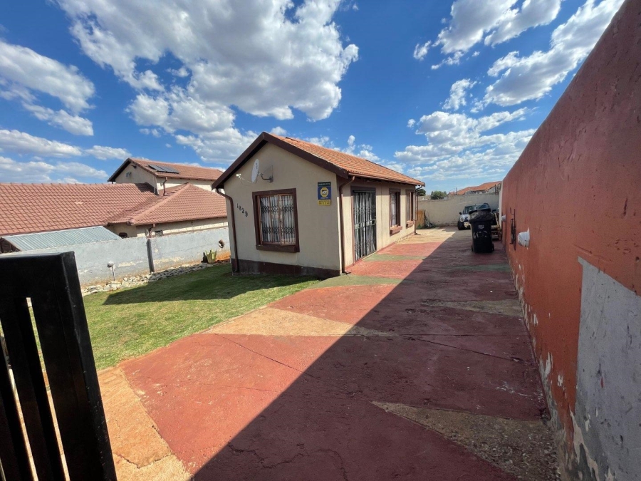 To Let 3 Bedroom Property for Rent in Groblerpark Gauteng