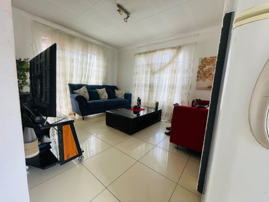 To Let 3 Bedroom Property for Rent in Groblerpark Gauteng