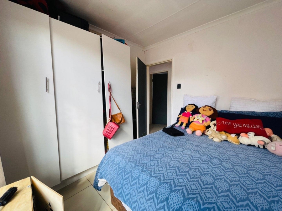 To Let 3 Bedroom Property for Rent in Groblerpark Gauteng