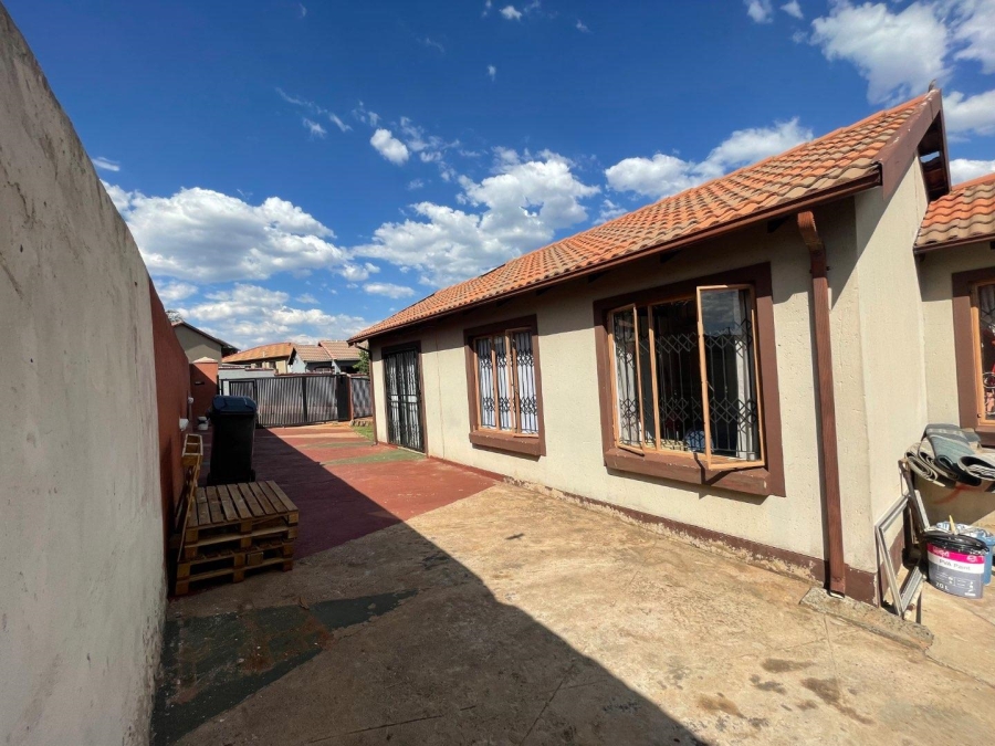 To Let 3 Bedroom Property for Rent in Groblerpark Gauteng
